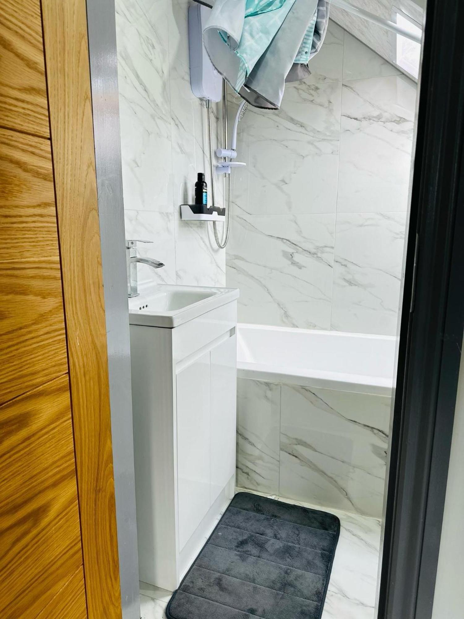 Perfect Stay Near Manchester Airport وايثن شاو الغرفة الصورة